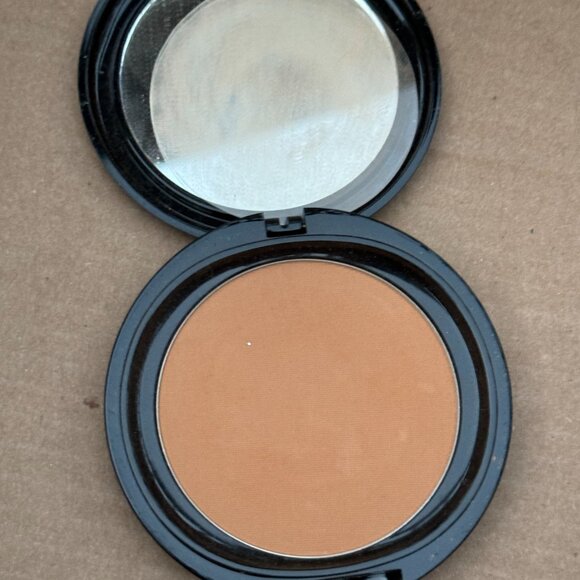 OSP Cosmetics Oil Free Pressed Powder in Matte Terracotta - Picture 5 of 13